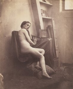 [Nu féminin dans le studio]