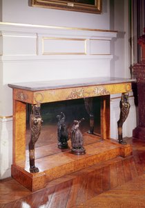 Console avec chimère de style égyptien