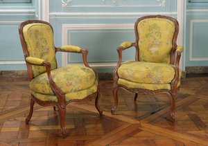 Paire de fauteuils Louis XV, 1723-74