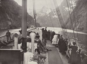 Bateau de tourisme dans le fjord de Trold