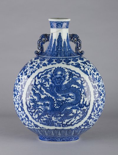 Flacon de pèlerin, 1736-96 (porcelaine de Jingdezhen) - Chinese School