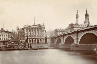 Ironmongers Hall et le pont de Londres - English Photographer