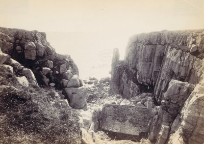 [Crique rocheuse avec paysage marin], années 1870 - Francis Bedford