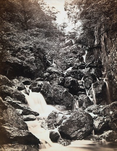 Paysage fluvial près de Derwentwater en Grande-Bretagne - Francis Frith