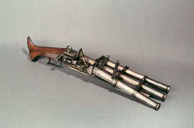 Pistolet à trois canons (bois et métal) - French School