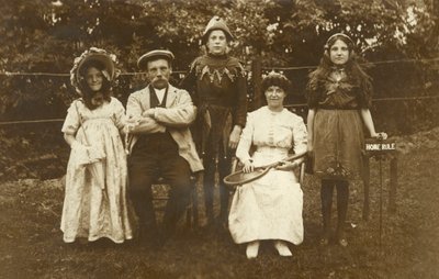 Famille en costume de fantaisie - Irish Photographer