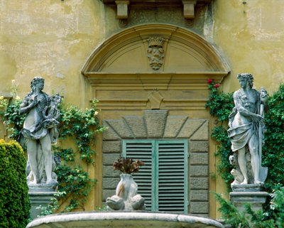 Façade sud de la Villa la Pietra - Italian School