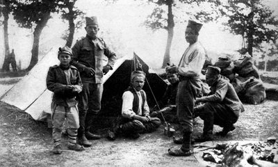 Soldats serbes campant, Première Guerre mondiale, 1914 - Unbekannt