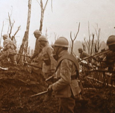 Soldats avançant, vers 1914-1918 - Unbekannt