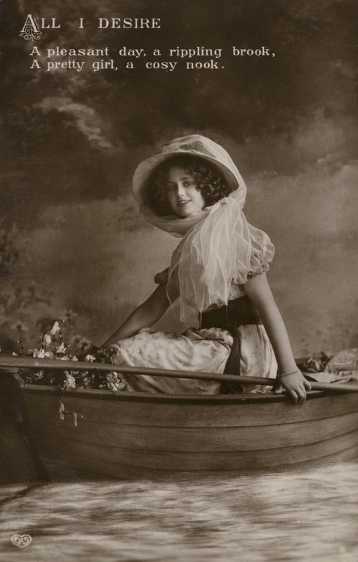Fille dans un bateau (photo n/b) - (after) English photographer