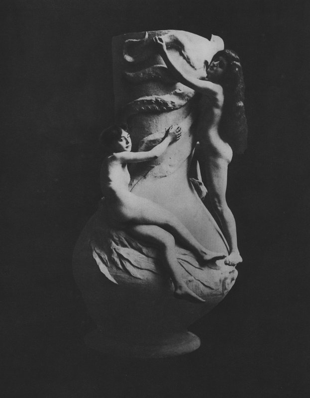 Modèles avec un Vase - (after) French Photographer