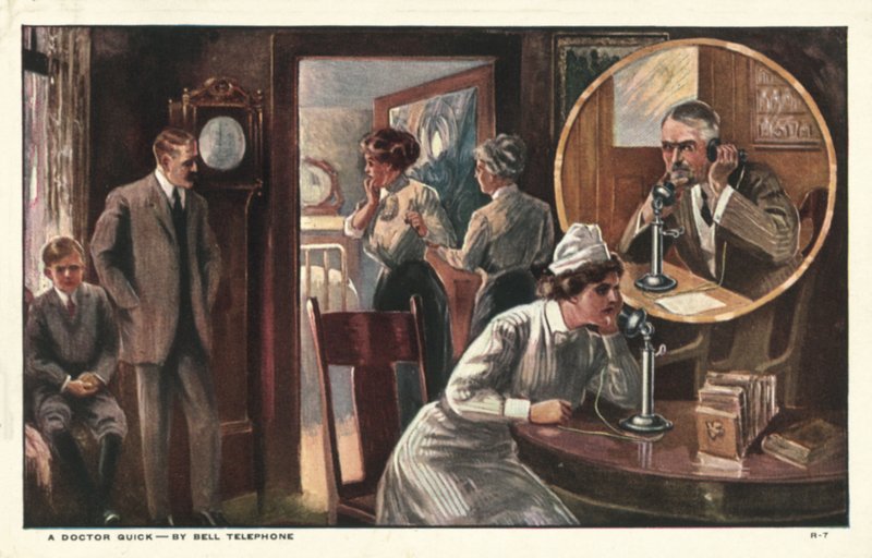 Femme téléphonant à un médecin - American School