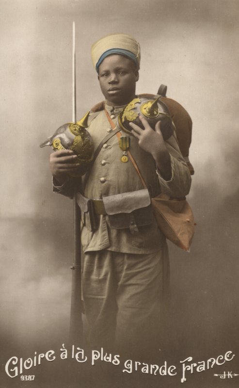 Soldat sénégalais - French Photographer