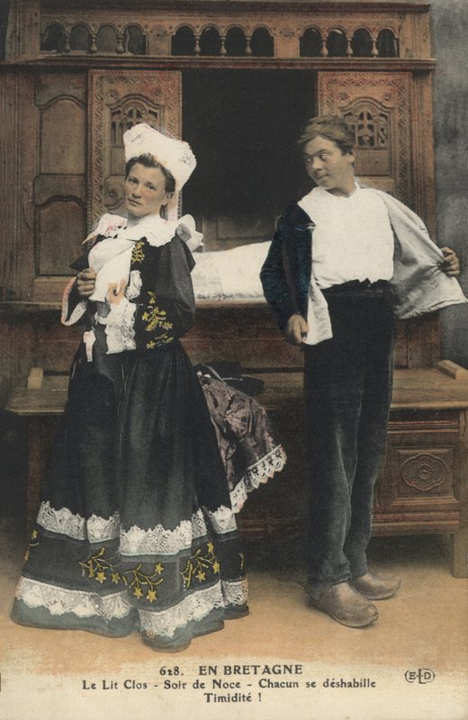 Robe bretonne traditionnelle - French Photographer