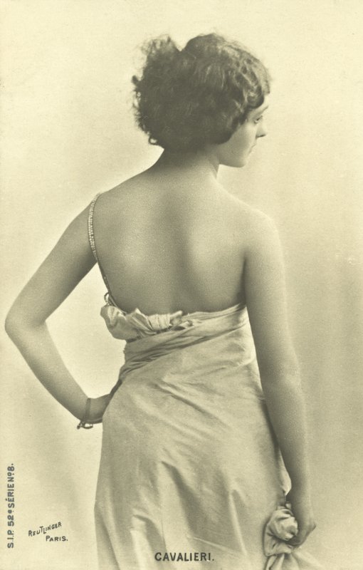 Femme de profil avec dos nu - French Photographer