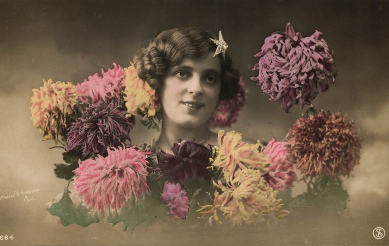 Femme avec des fleurs - French Photographer