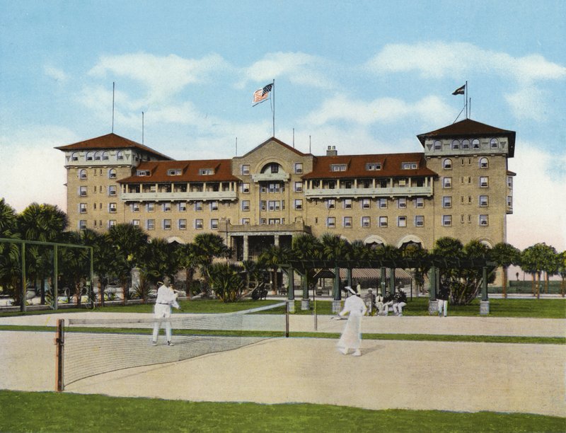 Hôtel Clarendon, Seabreeze, Floride - American Photographer (after)