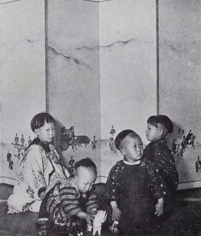 Bébés japonais en train de jouer - American Photographer (after)