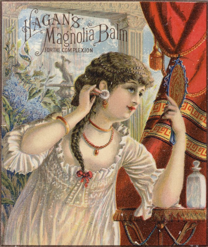 Dame appliquant une crème pour la peau - American School