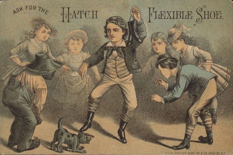 Taquiner un garçon avec des chaussures à la main - American School