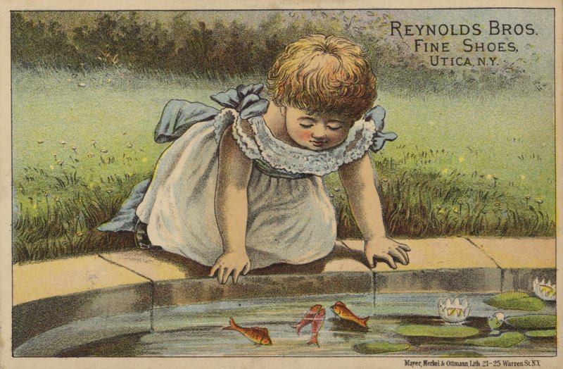 Jeune fille regardant des poissons dans un étang - American School