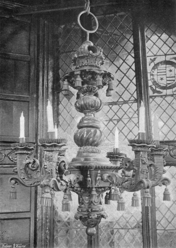 Un Lustre en Chêne à Six Lumières - Charles Latham