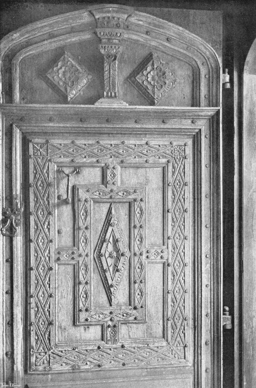 Le portail en chêne sculpté - Charles Latham