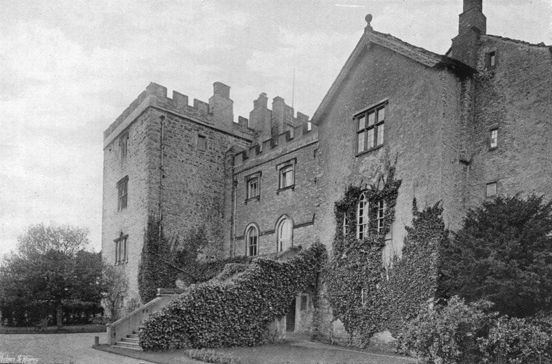La façade est - Charles Latham