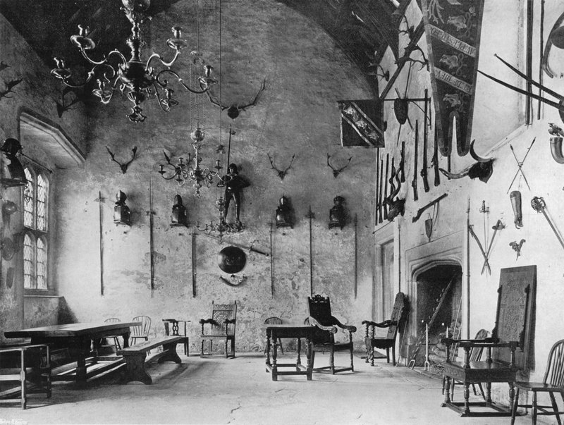 Le Hall - Charles Latham