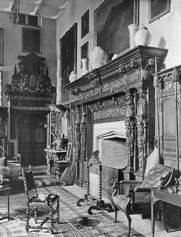 La cheminée du hall - Charles Latham