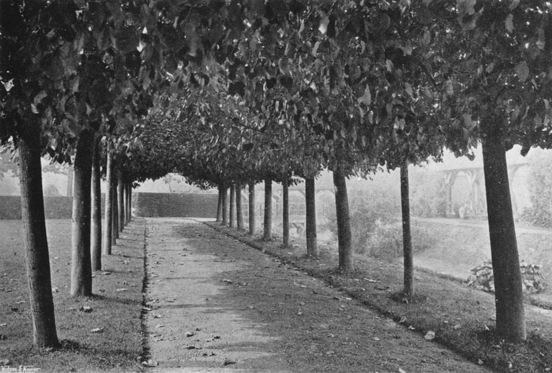 La promenade couverte - Charles Latham