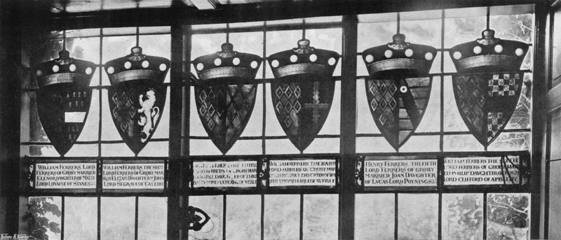 Fenêtres dans le hall (côté droit) - Charles Latham