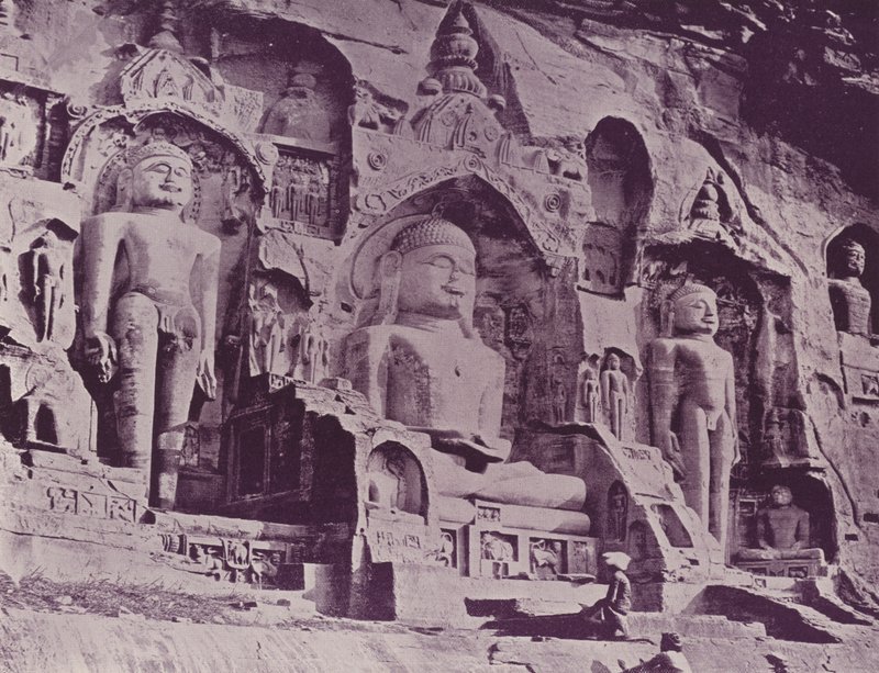 Figures bouddhistes, La Vallée Heureuse, Gwalior - English Photographer