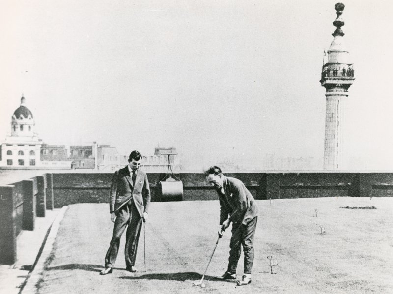 Golfeurs de la ville vus depuis le Monument - English Photographer