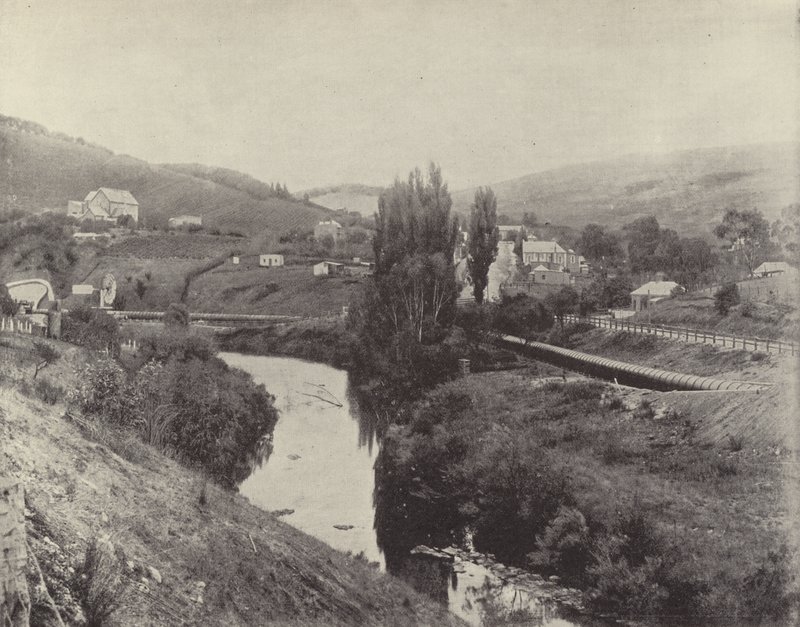 Clarendon, montrant la piste des tuyaux, approvisionnement en eau d