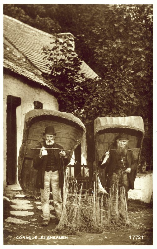 Pêcheurs en coracle (photo n/b) - English Photographer