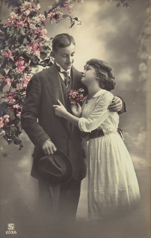 Couple sous un arbre en fleurs - English Photographer