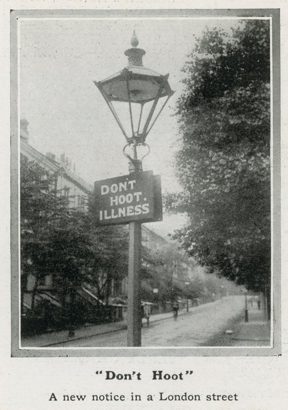 Ne klaxonnez pas - English Photographer