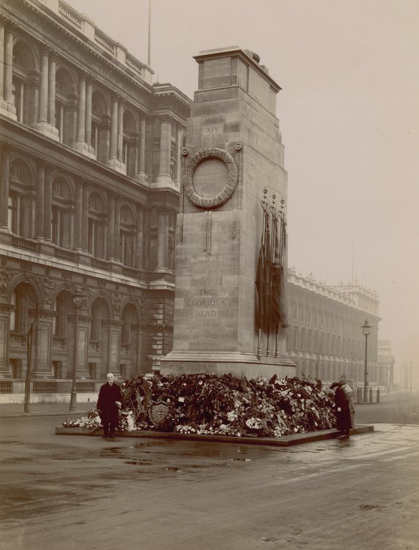 Vue générale du Cénotaphe à Whitehall - English Photographer