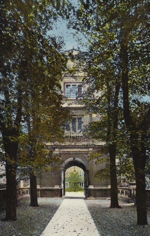 Collège Gonville et Caius, porte de la Vertu - English Photographer