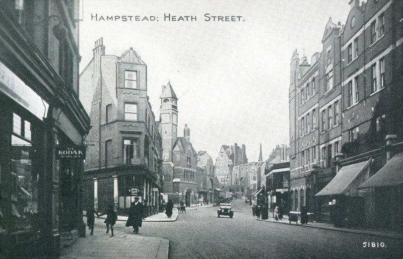 Heath Street à Hampstead - English Photographer