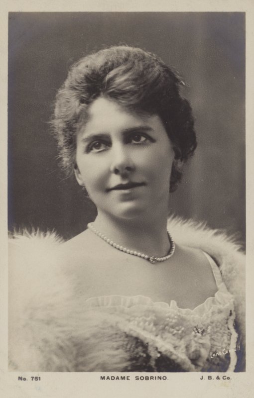 Luisa Sobrino, soprano - English Photographer