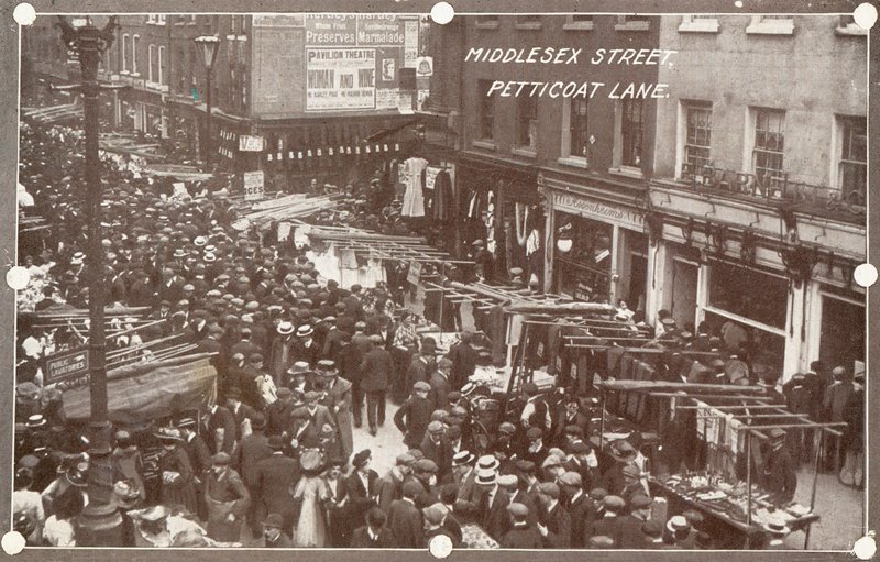 Middlesex Street sur Petticoat Lane - English Photographer