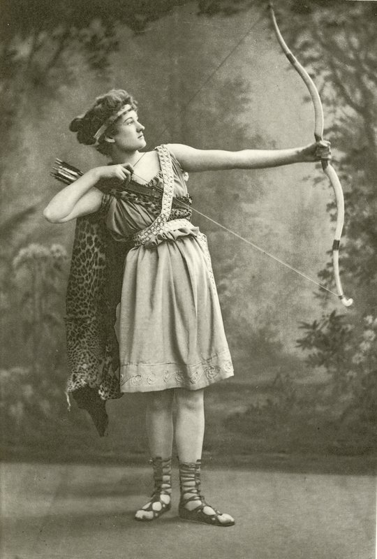 Mlle Marion Grey en Hippolyta (gravure) - English Photographer