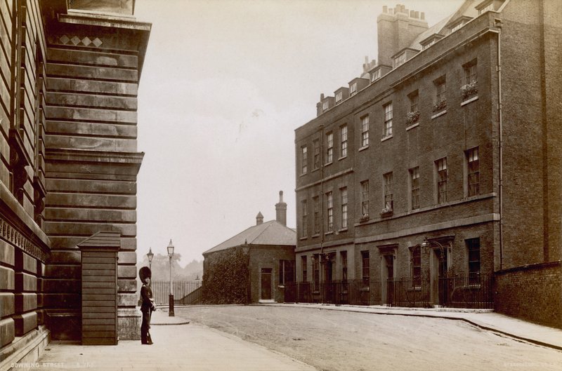 N° 10 Downing Street - English Photographer