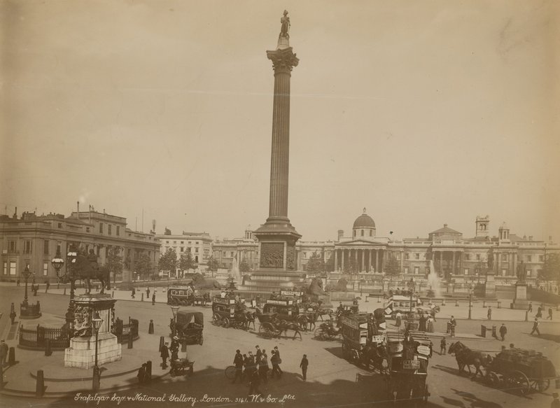 Carte postale avec une image de Trafalgar Square - English Photographer