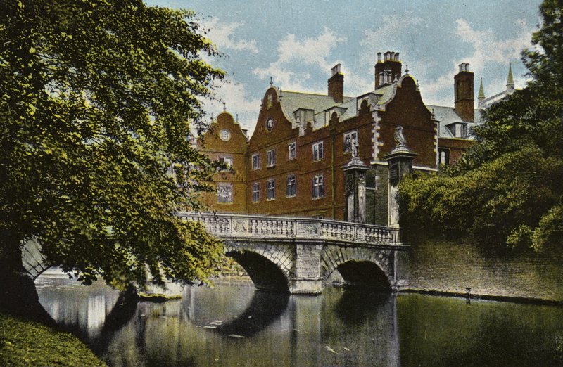 Collège Saint-Jean, pont de la cuisine - English Photographer
