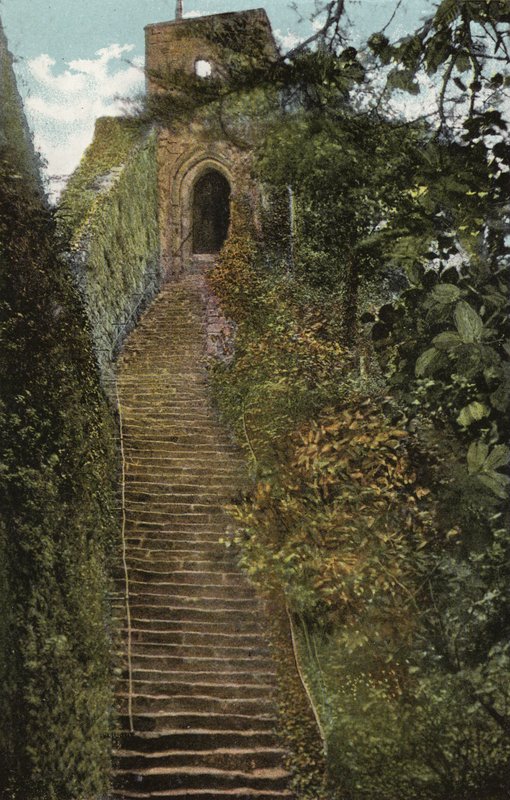 Marches vers le Donjon, Château de Carisbrooke - English Photographer