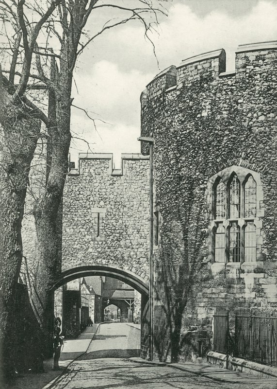 La Tour de Wakefield - English Photographer