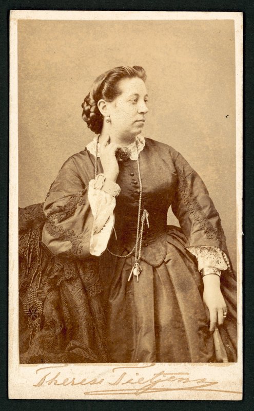 Therese Tietjens, portrait - English Photographer